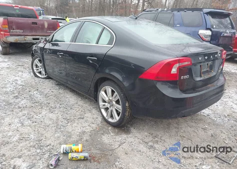 2012 Volvo S60 T5 z USA, uszkodzony, nr VIN YV1622FS1C2088522